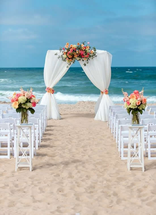 Linda Decoração para Casamento na Praia