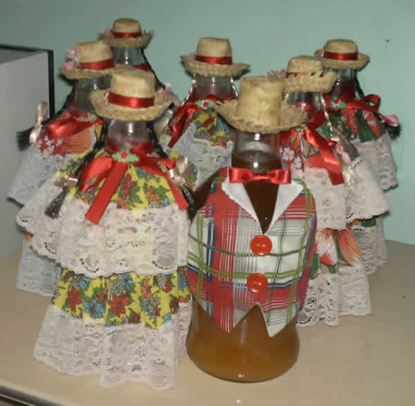 Decoração junina com garrafas