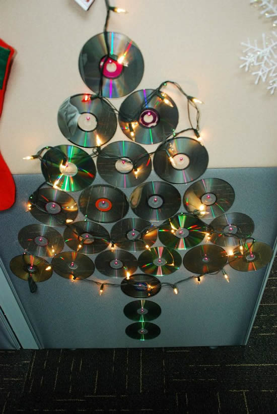 Árvore de Natal com CDs velhos - Pop Lembrancinhas