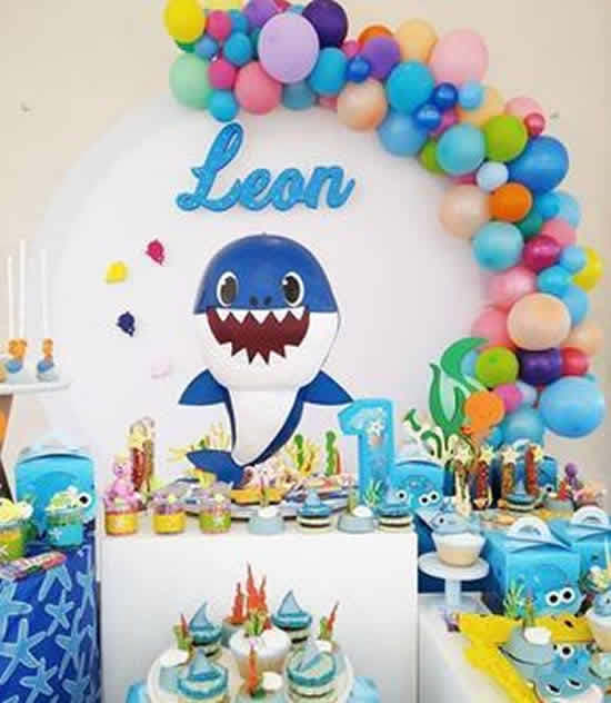Mesa decorada para Festa baby Shark