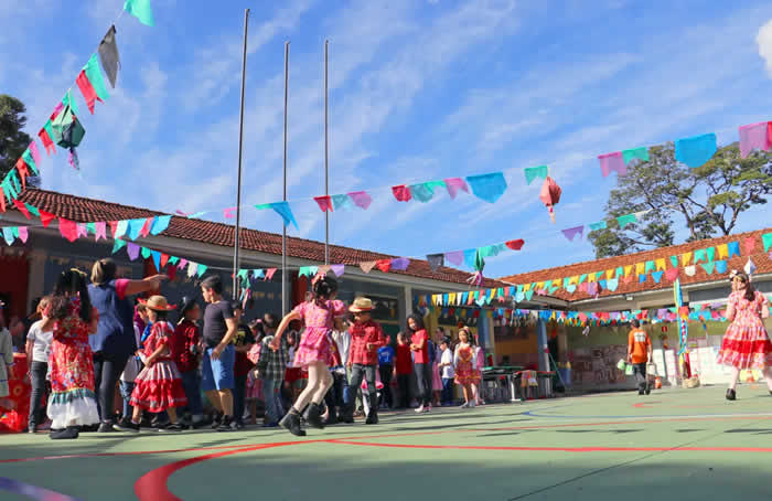 Decoração Junina em Escola