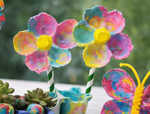 Decoração com Flores feitas de Caixas de Ovos