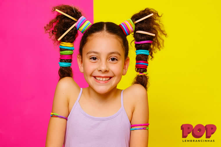 Cabelo Maluco para Menina - Pompons Coloridos