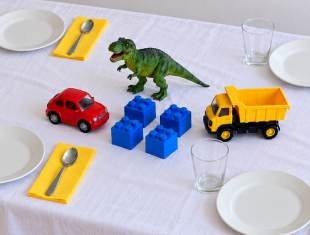 Decoração de Dia das Crianças usando brinquedos